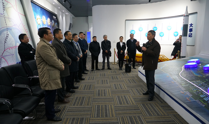 11  12月15日上午，省政協(xié)科技界部分委員參觀武漢國(guó)家商業(yè)航天產(chǎn)業(yè)基地.jpg