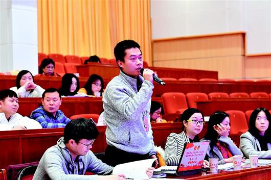 1547775130622626.jpg 圖為:湖北日報全媒記者王際凱現(xiàn)場提問。.jpg