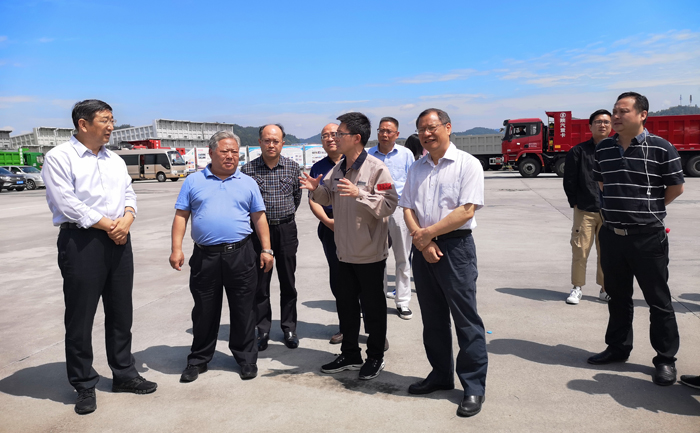 a  5月29日上午，省政協(xié)經(jīng)濟(jì)委調(diào)研組考察十堰市馳田汽車股份有限公司.jpg