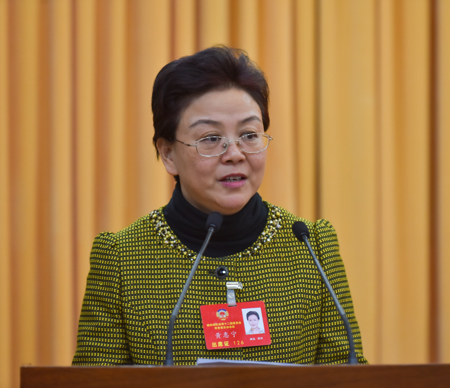5 黃惠寧等圍繞“加強(qiáng)省政協(xié)自身建設(shè)”進(jìn)行大會(huì)交流發(fā)言.jpg