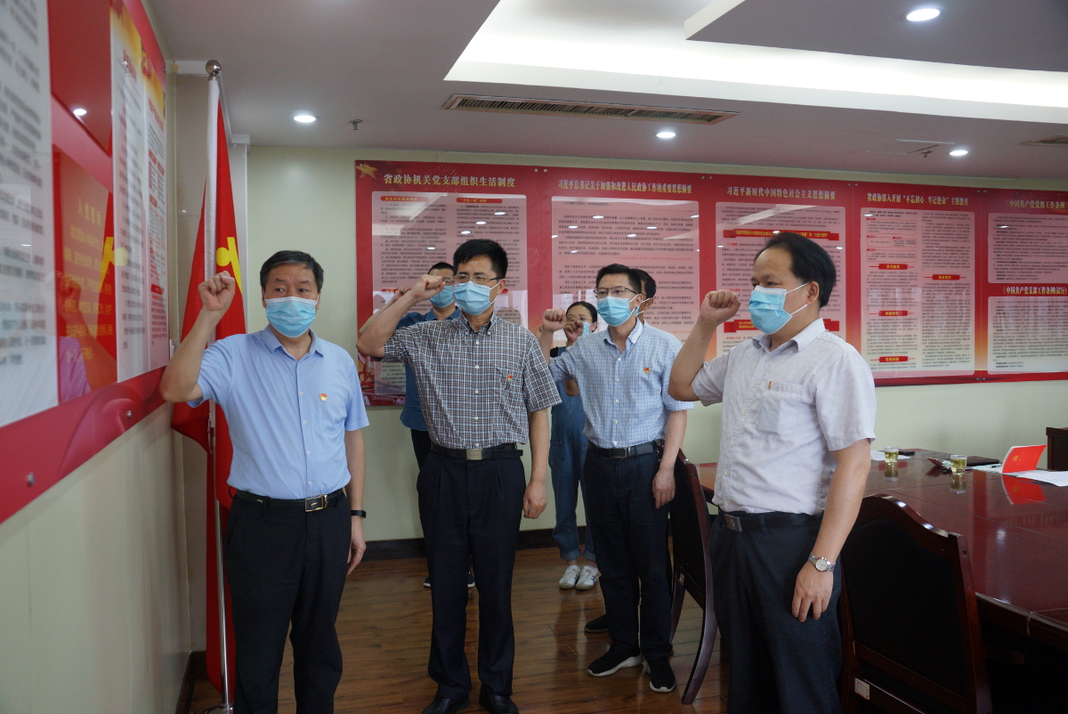 A2.支部黨員重溫入黨誓詞.jpg A2.支部黨員重溫入黨誓詞.jpg