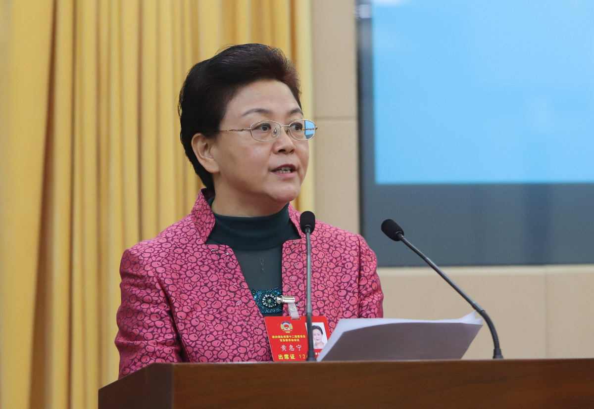 黃慧寧.jpg 黃慧寧.jpg