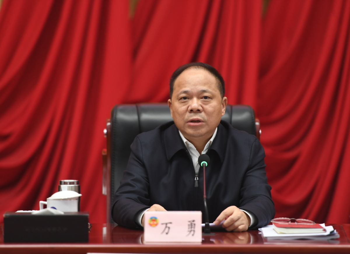 萬(wàn)勇.jpg 萬(wàn)勇.jpg