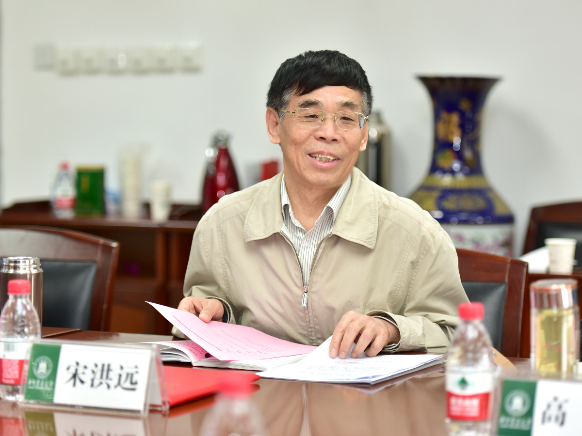 宋洪遠教授作報告.jpg 宋洪遠教授作報告.jpg