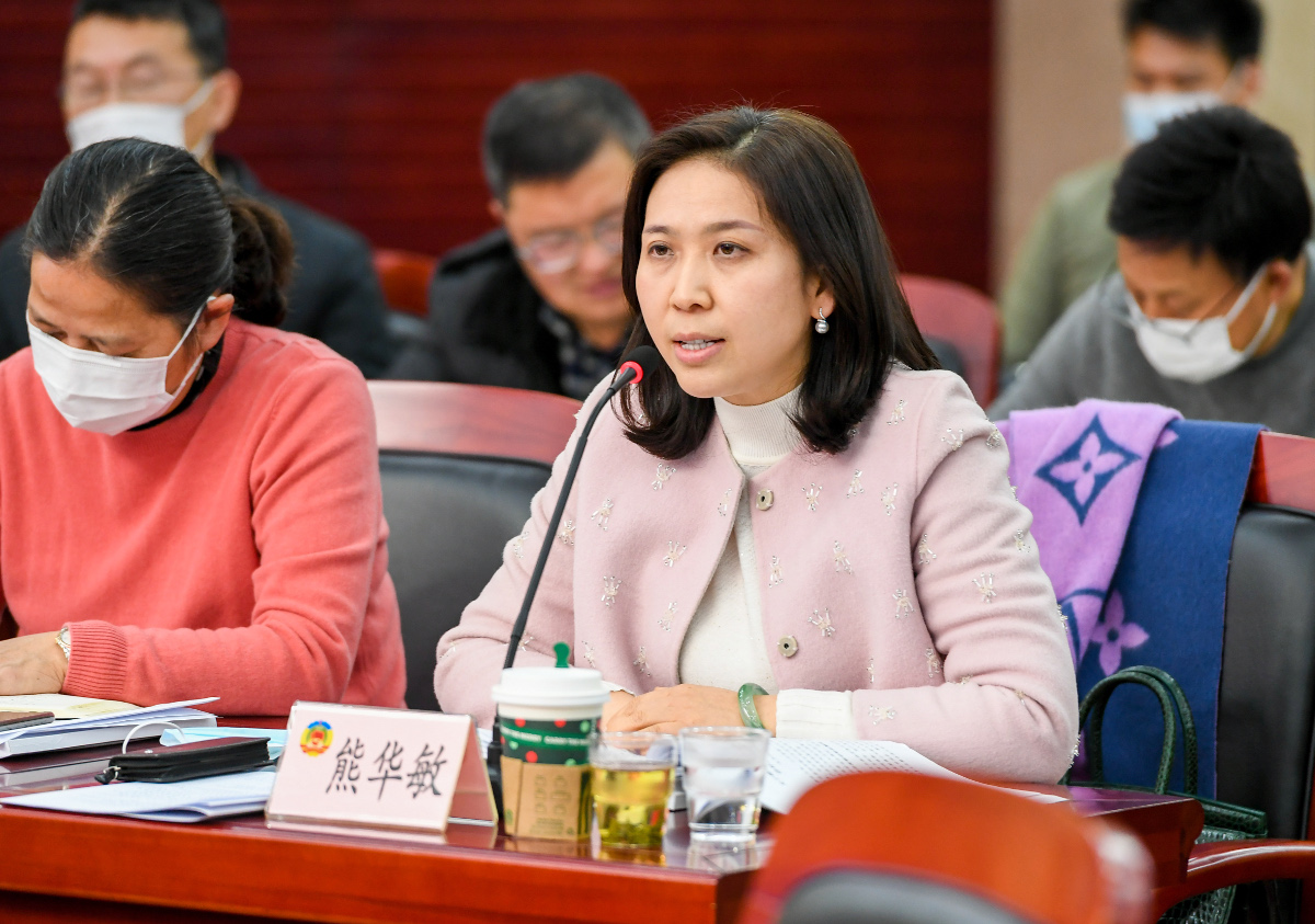 熊華敏.jpg 熊華敏.jpg