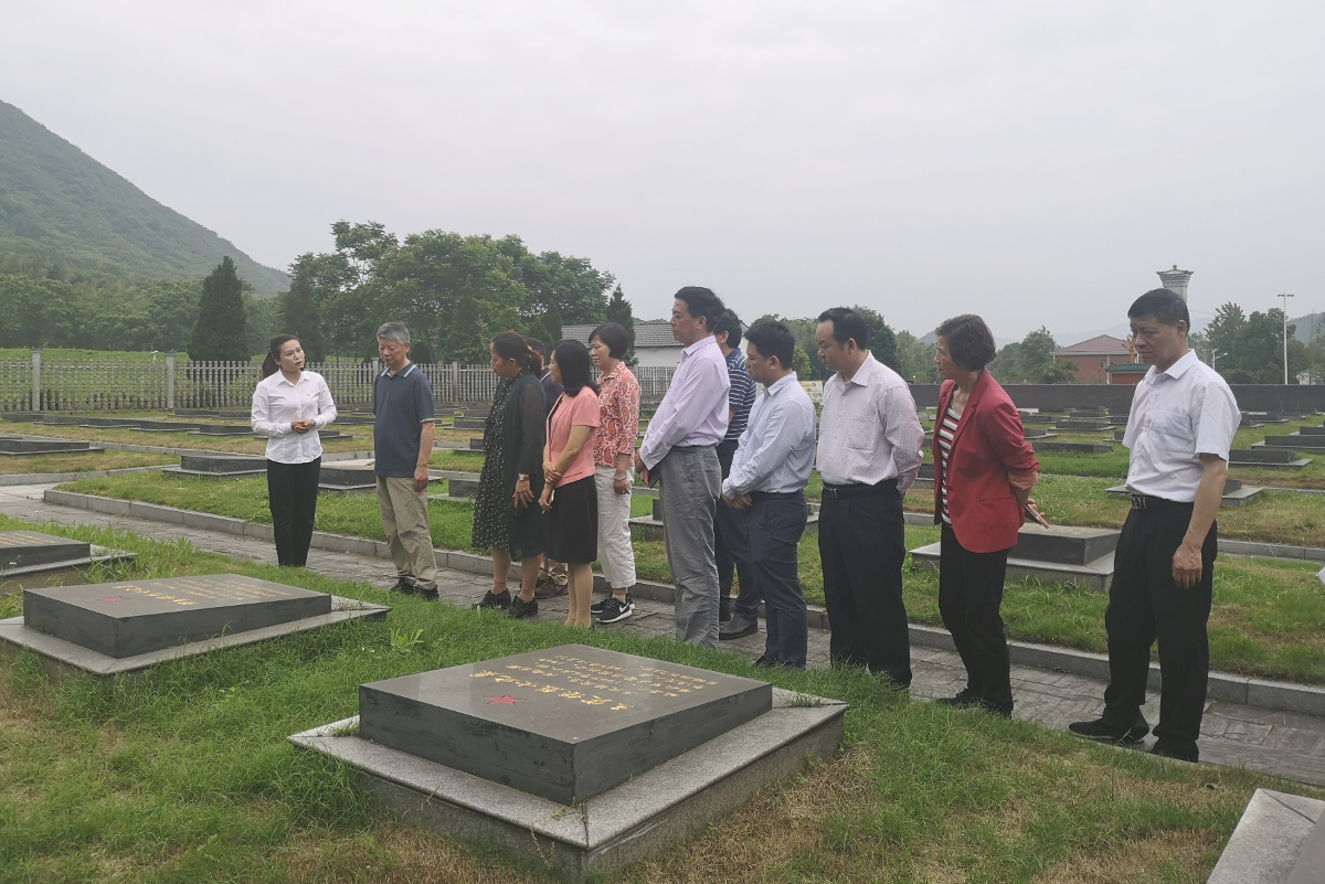 公墓.jpg 公墓.jpg