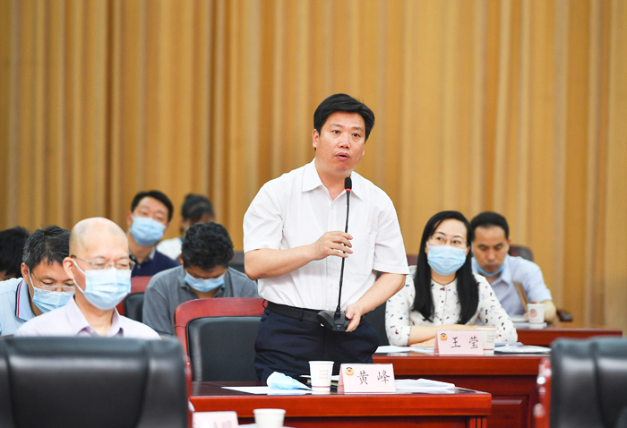 黃峰.jpg 黃峰.jpg