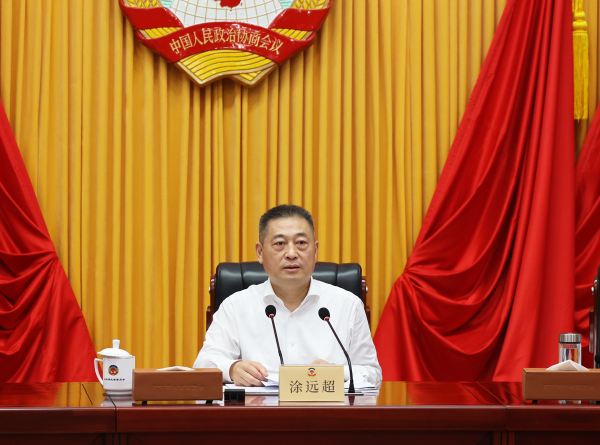 2____省政協(xié)黨組成員、秘書長(zhǎng)、機(jī)關(guān)黨組書記涂遠(yuǎn)超主持會(huì)議并作交流發(fā)言.JPG