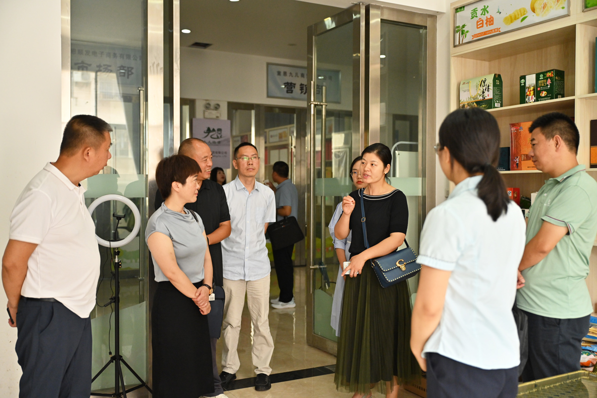 宣恩縣政協(xié)開展提案督辦“一線協(xié)商”助力電商產(chǎn)業(yè)發(fā)展(2) (1).JPG 宣恩縣政協(xié)開展提案督辦“一線協(xié)商”助力電商產(chǎn)業(yè)發(fā)展(2) (1).JPG