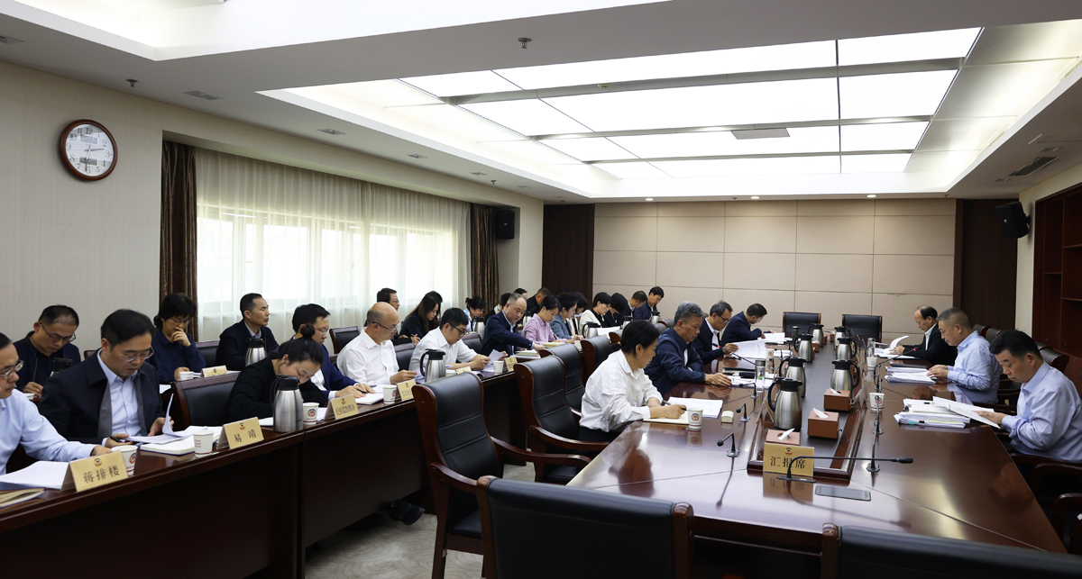 1____10月20日，省政協(xié)機(jī)關(guān)黨組理論學(xué)習(xí)中心組舉行第九次集體學(xué)習(xí).JPG