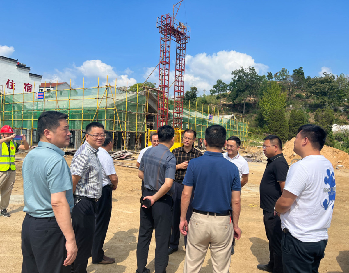 2022年9月，多方主體齊聚畢昇紀(jì)念園施工現(xiàn)場(chǎng)，圍繞項(xiàng)目建設(shè)中的專項(xiàng)問題開展“一線協(xié)商.共同締造”現(xiàn)場(chǎng)協(xié)商會(huì)。 (1).jpg