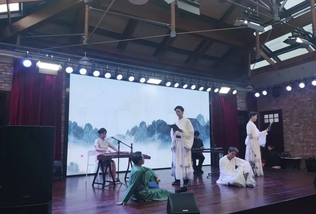 897075329.jpg 897075329.jpg