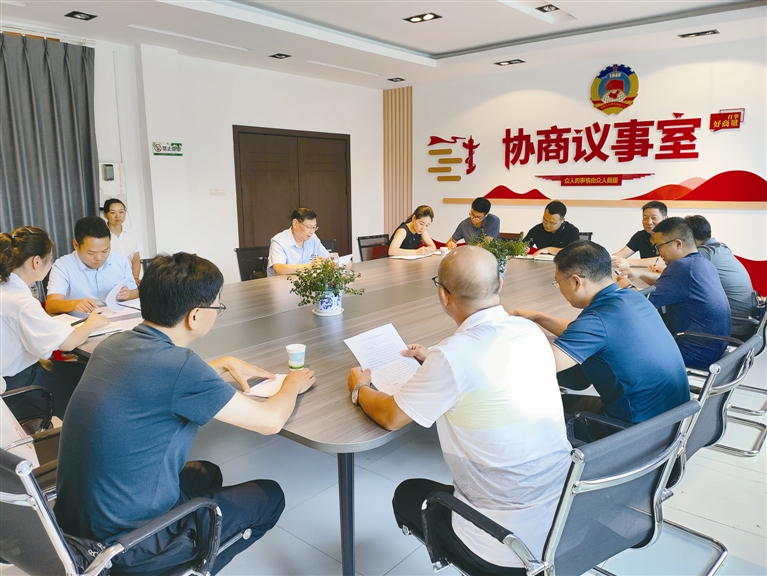 遠(yuǎn)安縣政協(xié)開(kāi)展“一線協(xié)商 共同締造”活動(dòng)，推動(dòng)臨沮苑小區(qū)建設(shè)。.jpg