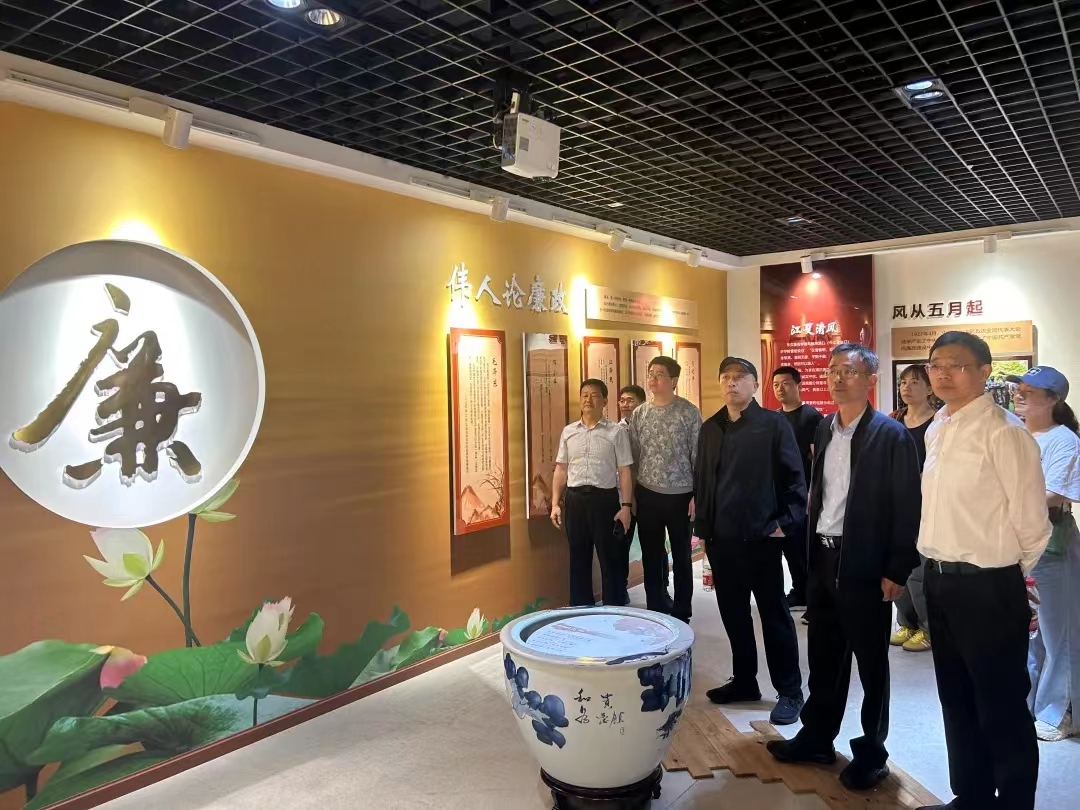 721457867.jpg 721457867.jpg