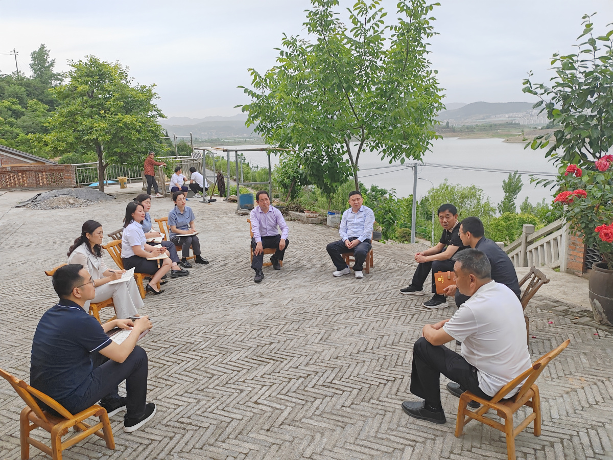 1985321296.jpg 1985321296.jpg