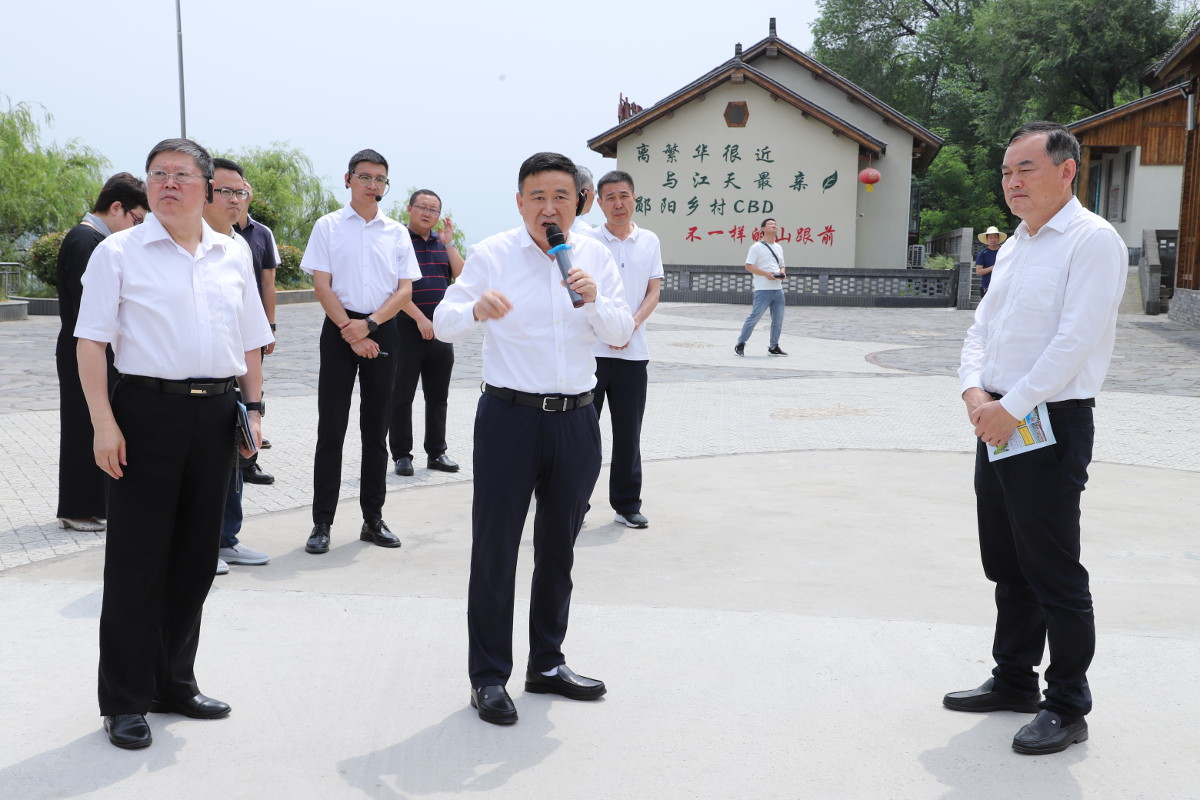 1261512743.jpg 1261512743.jpg