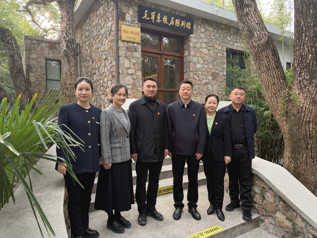 1143978424.jpg 1143978424.jpg