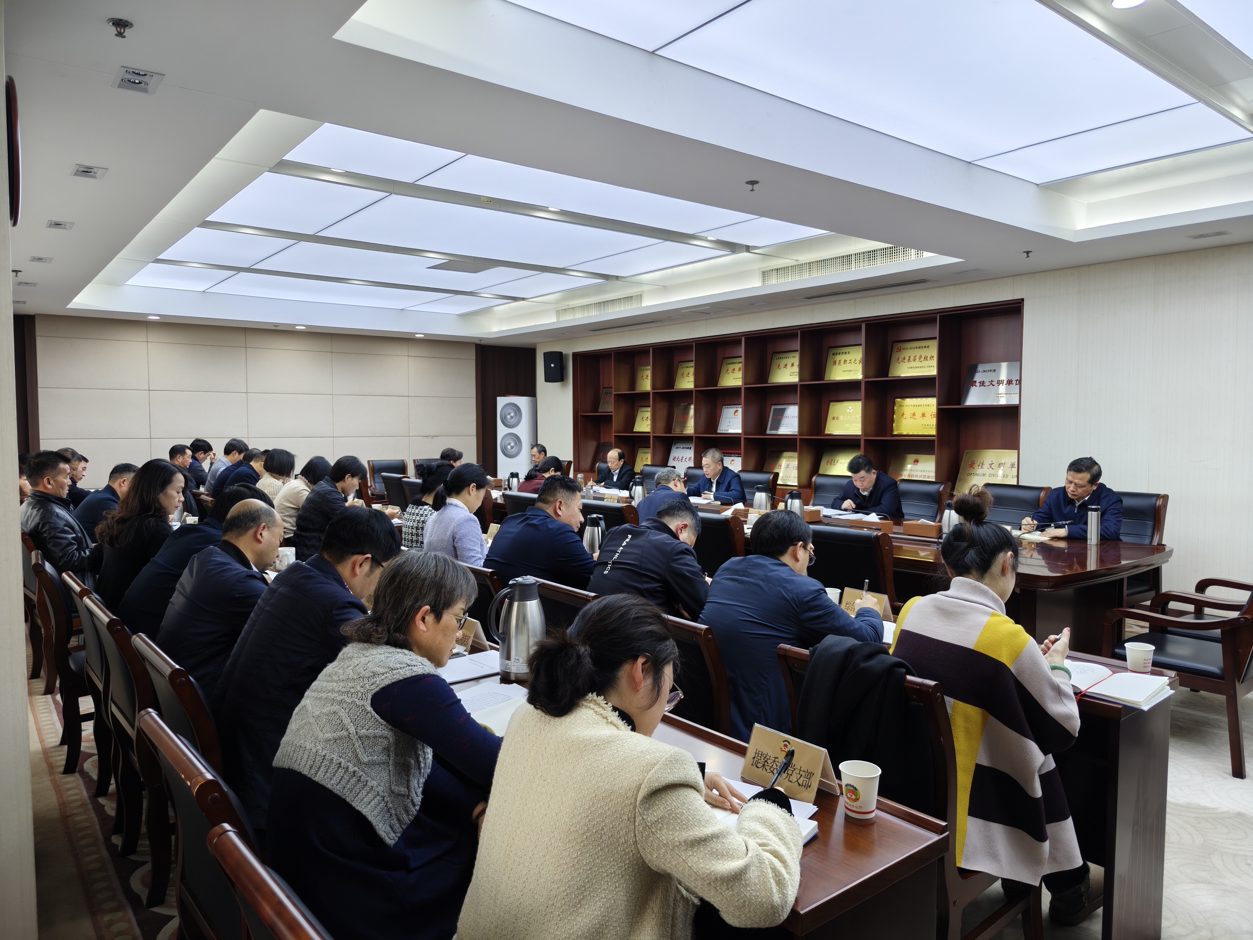 1212828044.jpg 1212828044.jpg