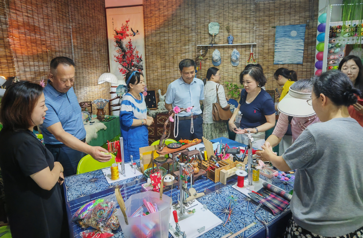 20250521荊州區(qū)政協(xié)調(diào)研兒童友好城市建設(shè)(錦繡社區(qū)).jpg 20250521荊州區(qū)政協(xié)調(diào)研兒童友好城市建設(shè)(錦繡社區(qū)).jpg