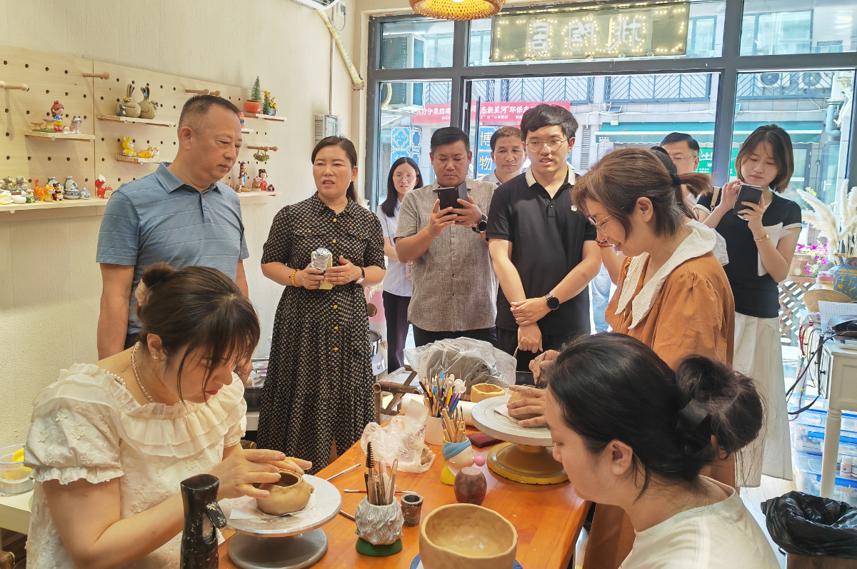 20250521荊州區(qū)政協(xié)調(diào)研兒童友好城市建設(shè)(桃花嶺社區(qū)).jpg 20250521荊州區(qū)政協(xié)調(diào)研兒童友好城市建設(shè)(桃花嶺社區(qū)).jpg