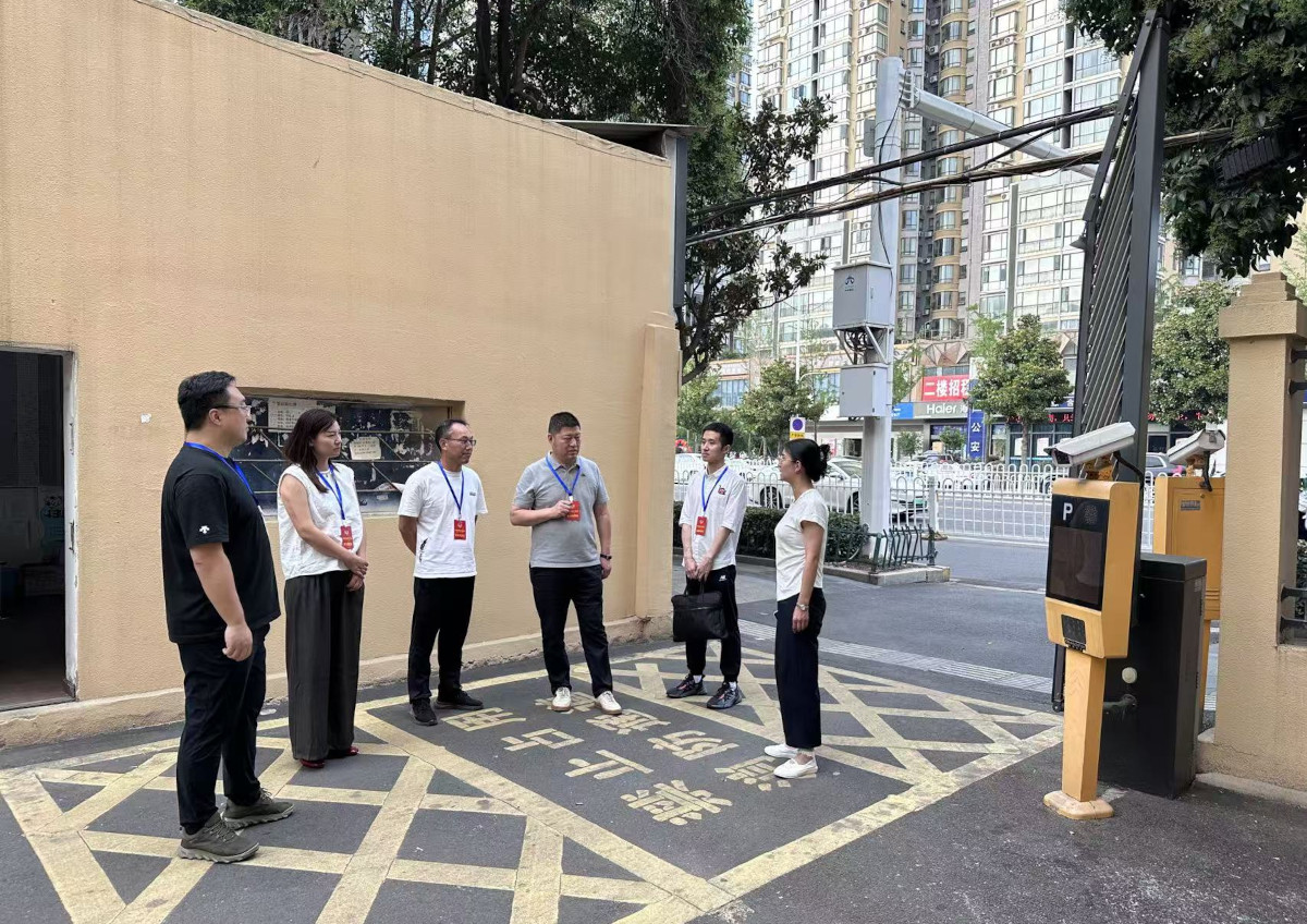 提案辦理協(xié)商小組圍繞老舊小區(qū)改造“后遺癥”開展調(diào)研.jpg 提案辦理協(xié)商小組圍繞老舊小區(qū)改造“后遺癥”開展調(diào)研.jpg