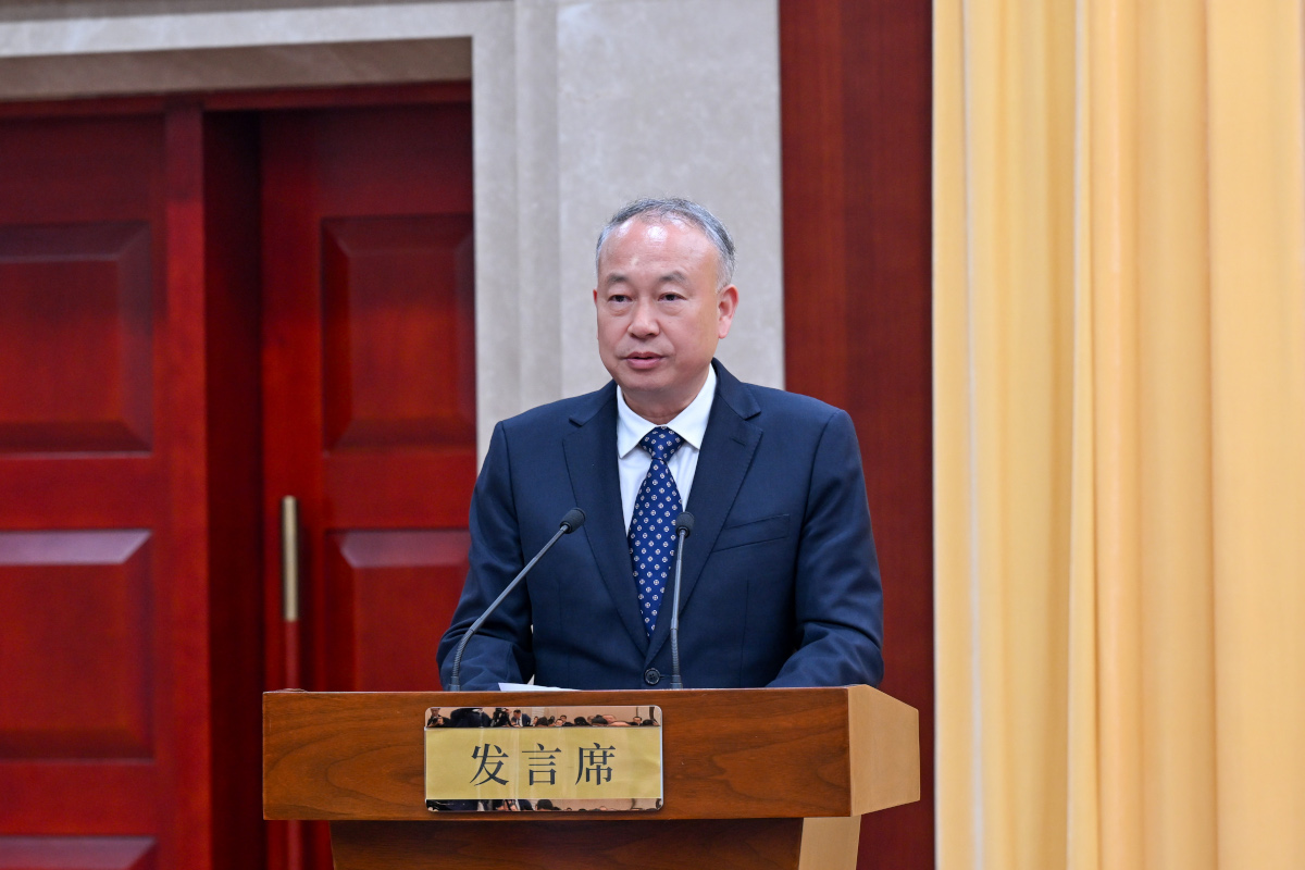 王均成.jpg 王均成.jpg