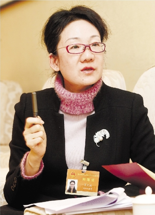 13 圖為:呂文艷接受本報(bào)記者專訪.jpg