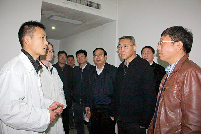 1 調(diào)研組與企業(yè)一線科研人員交流.jpg