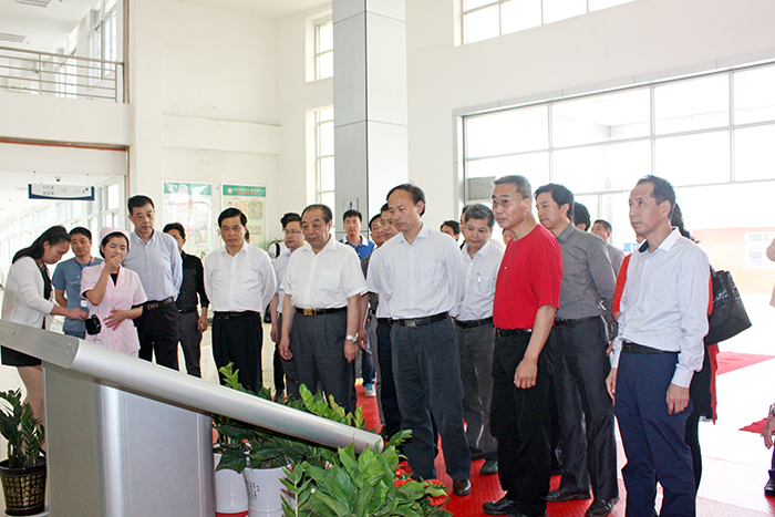 1 4省政協(xié)醫(yī)衛(wèi)界別委員視察沉湖鎮(zhèn)衛(wèi)生院_.jpg